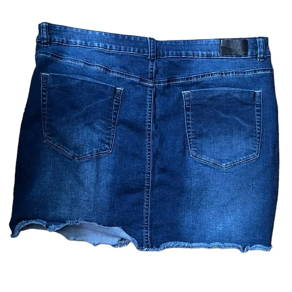 Jeanology XXL denim distressed miniskirt - Picture 4 of 6